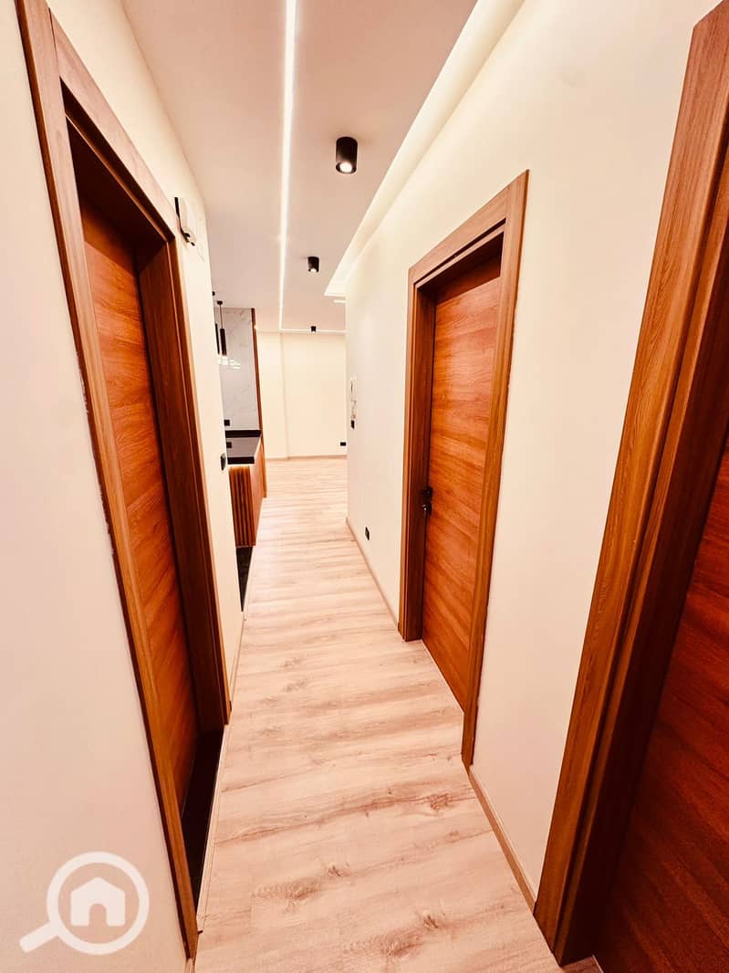 12 5190d97a-2969-46e6-bcf9-7feea3301cca. jpg