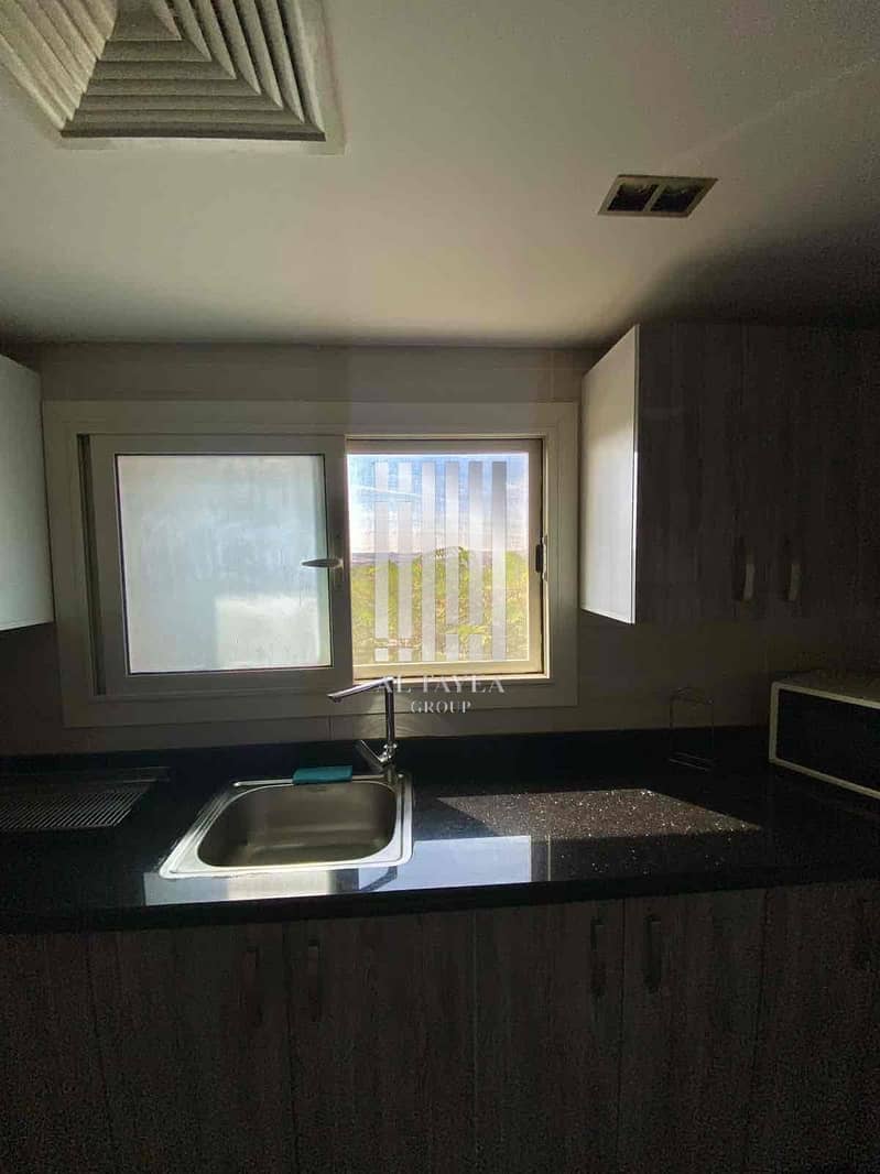 4 6812d8a0-8909-470f-9e4e-8459bc5ff9d2. jpg