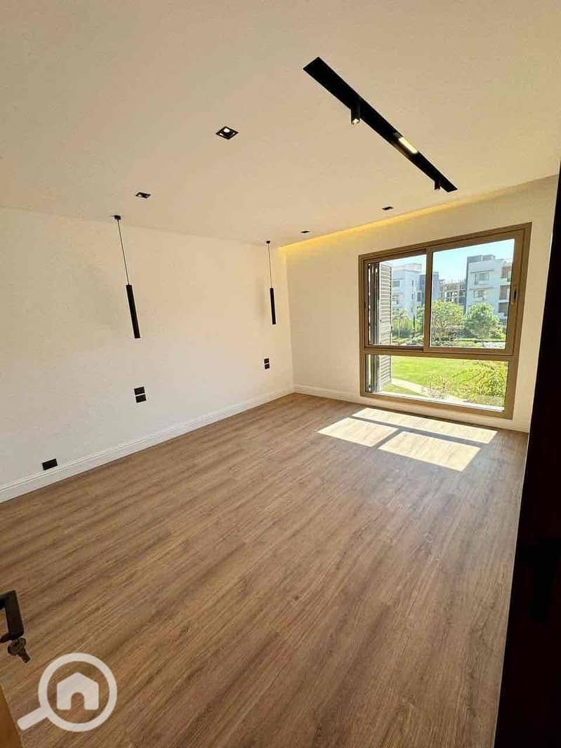 2 c963abd6-3ee4-4b24-b96d-1114b2bae9a9. jpg