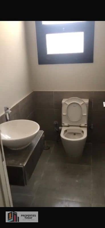 5 NjQ5MjEzNjA2. jpeg