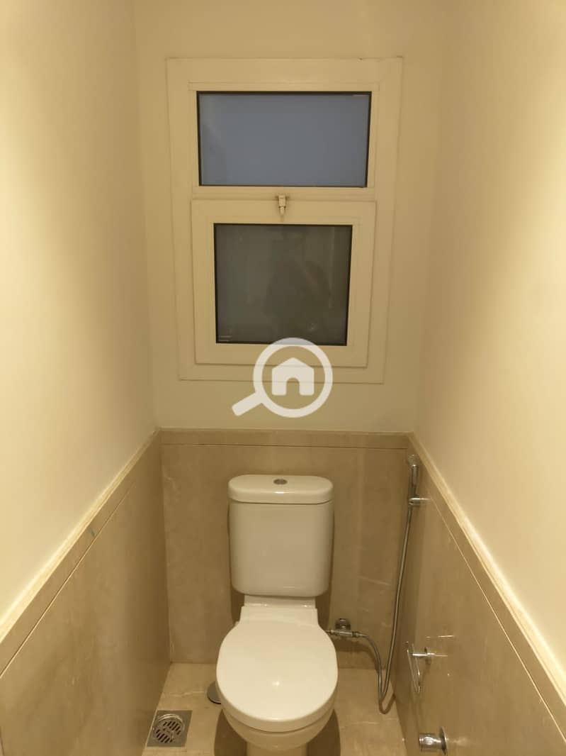 10 aea58b10-f398-4afd-8a8f-60be169e3b41. jpg