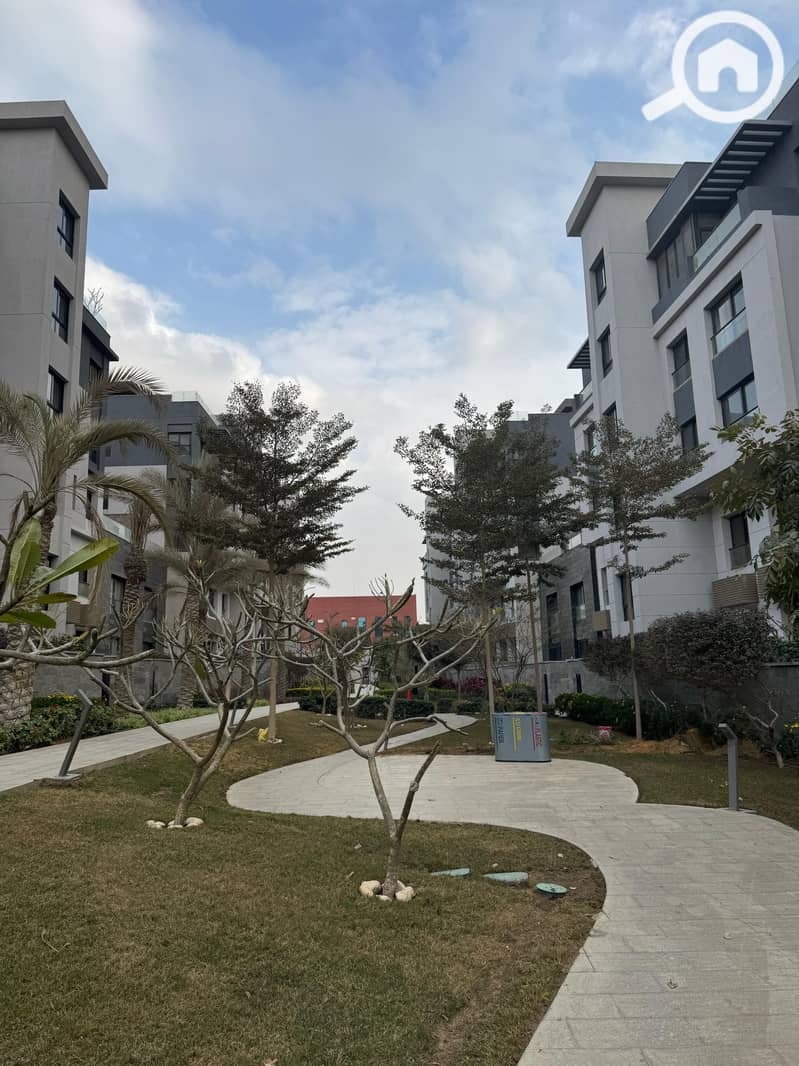 10 c73ed3e6-fa3a-49e3-9a86-e5f938d69967. jpg