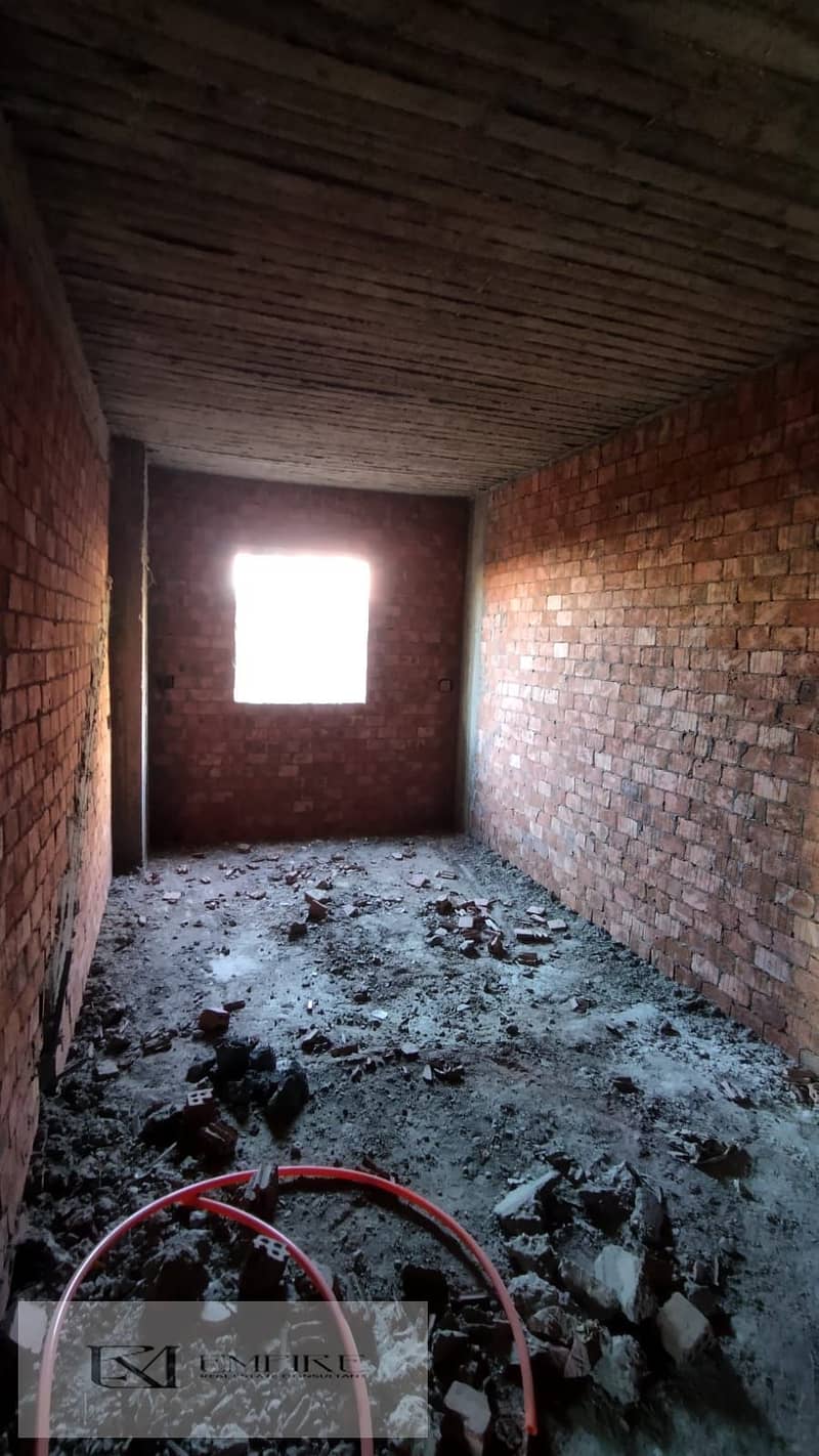 4 5c85e025-c8a7-4ab0-bd0d-a0f4e758495b. jpg