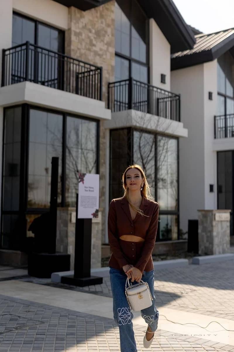 9 b9de533e-e246-47c0-9ab6-ff01b05ecbc0. jpeg