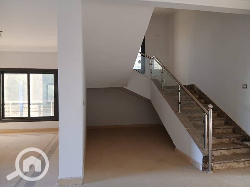 4 23ec73d0-b2dc-42e0-9ed4-e267e9d06948. jpg