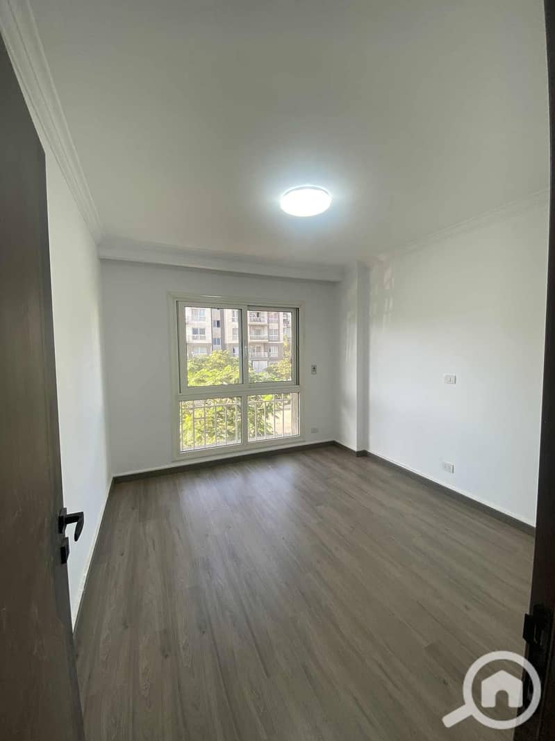 4 2cdbcadc-75d8-48e5-83d9-fcf9e0e64093. jpg