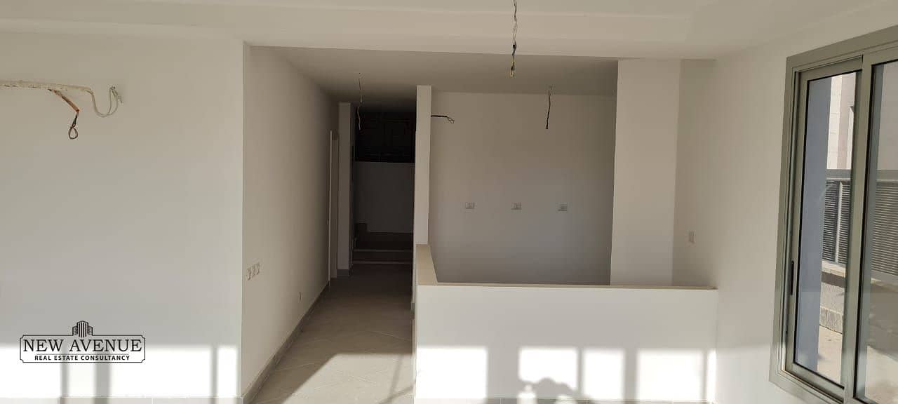 10 fc765211-5d7d-4fe9-8e89-2b2278b0a7b3. jpg