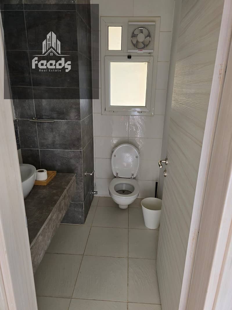 7 a83b14da-cf2d-41bf-8e76-70e6e5e5c573. jpg