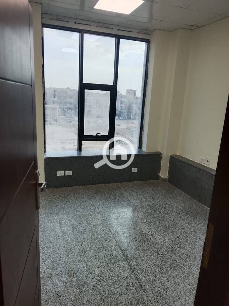 2 WhatsApp Image 2025-10-27 at 15.51. 32_e9393f5a. jpg