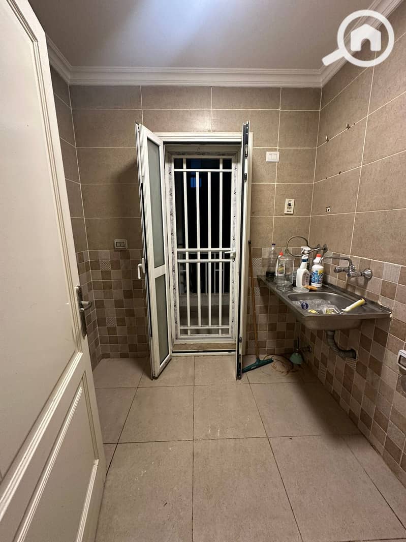 5 b2f0e2d9-12cc-4eea-b589-75eafab6a556. jpg