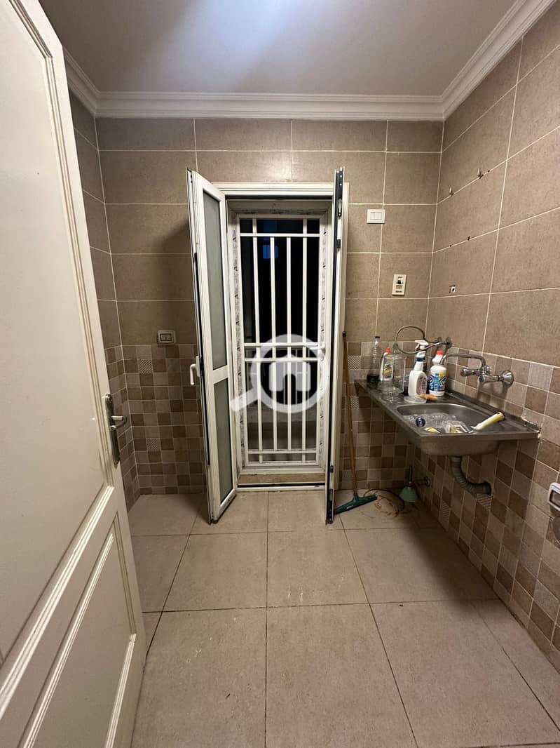 8 b2f0e2d9-12cc-4eea-b589-75eafab6a556. jpg