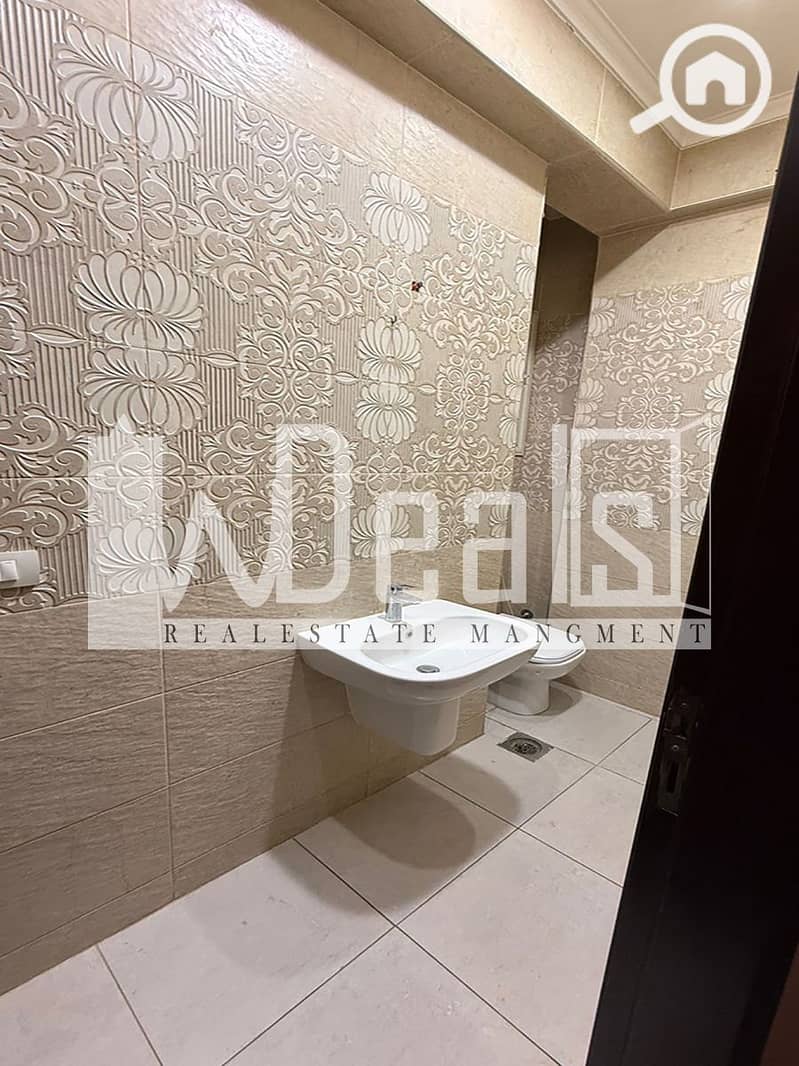 13 WhatsApp-Image-2025-10-18-at-17.00. 10. jpg