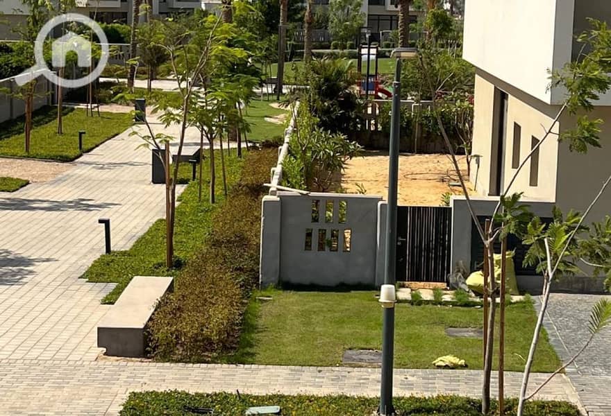 4 bfe1f8d3-bead-41ff-86b9-6915d2c5729b. jpg