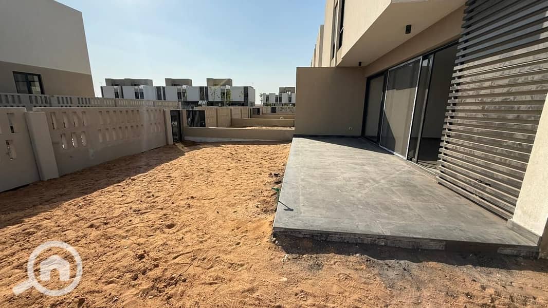 10 WhatsApp Image 2025-10-27 at 2.05. 01 PM. jpeg