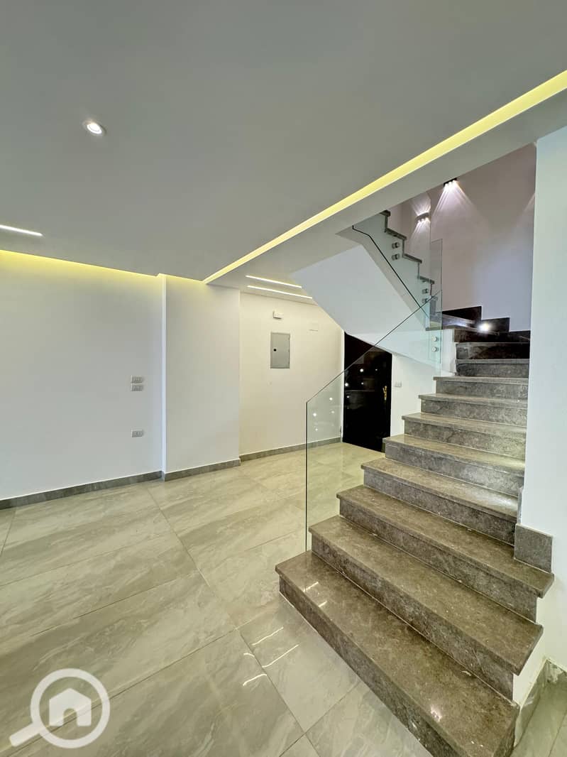 5 e39668ee-0e51-45e3-879b-b39b1f89ff82. jpg