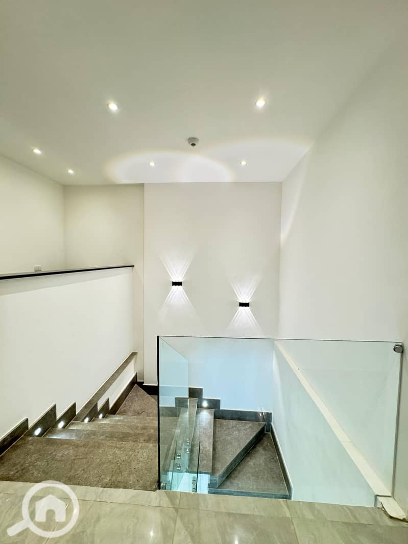 10 cf083e0b-1037-4d48-9b48-fa8fef070879. jpg