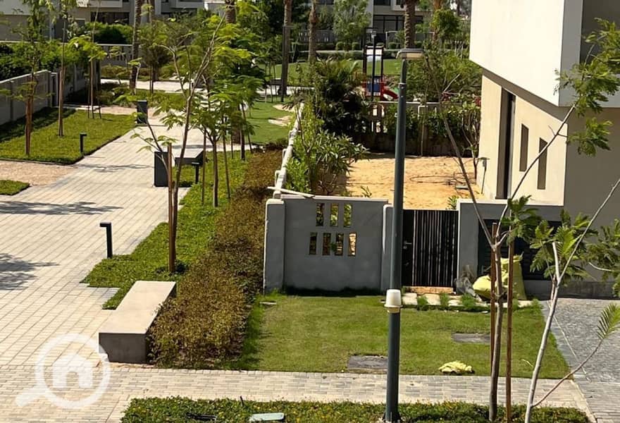 5 bfe1f8d3-bead-41ff-86b9-6915d2c5729b. jpg