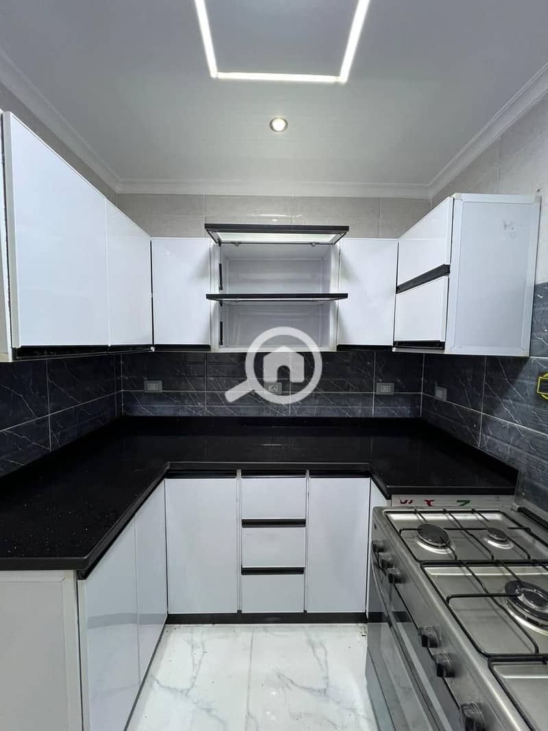 4 94924d2e-3f2b-43c0-88c2-17da717c4f38. jpg