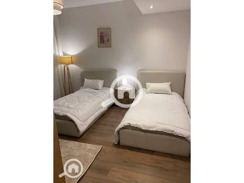 12 32188062-800x600. jpg