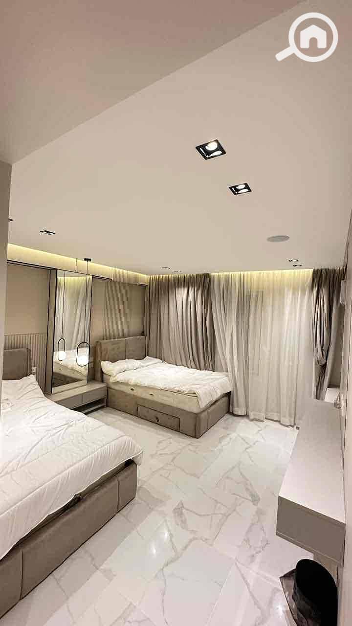 14 e4ee1013-9972-4caa-8e37-1b761a0d2939. jpg