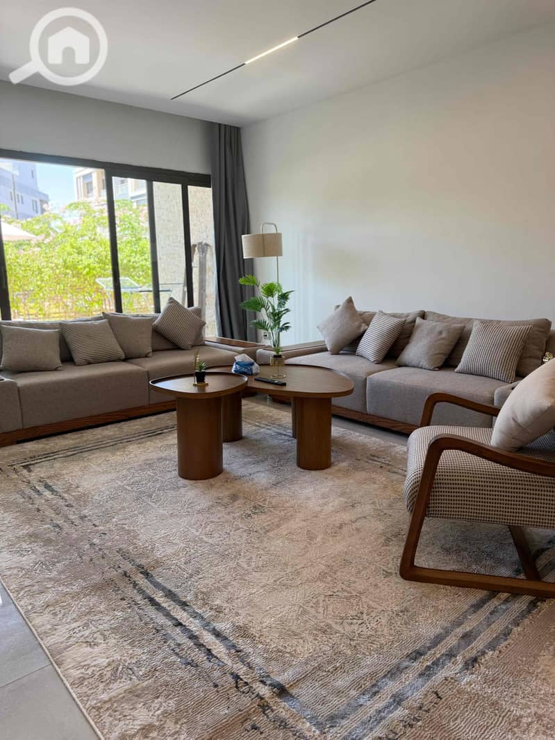 19 85a0b4e0-2795-4f3c-8e37-0e7141bd2863. jpg