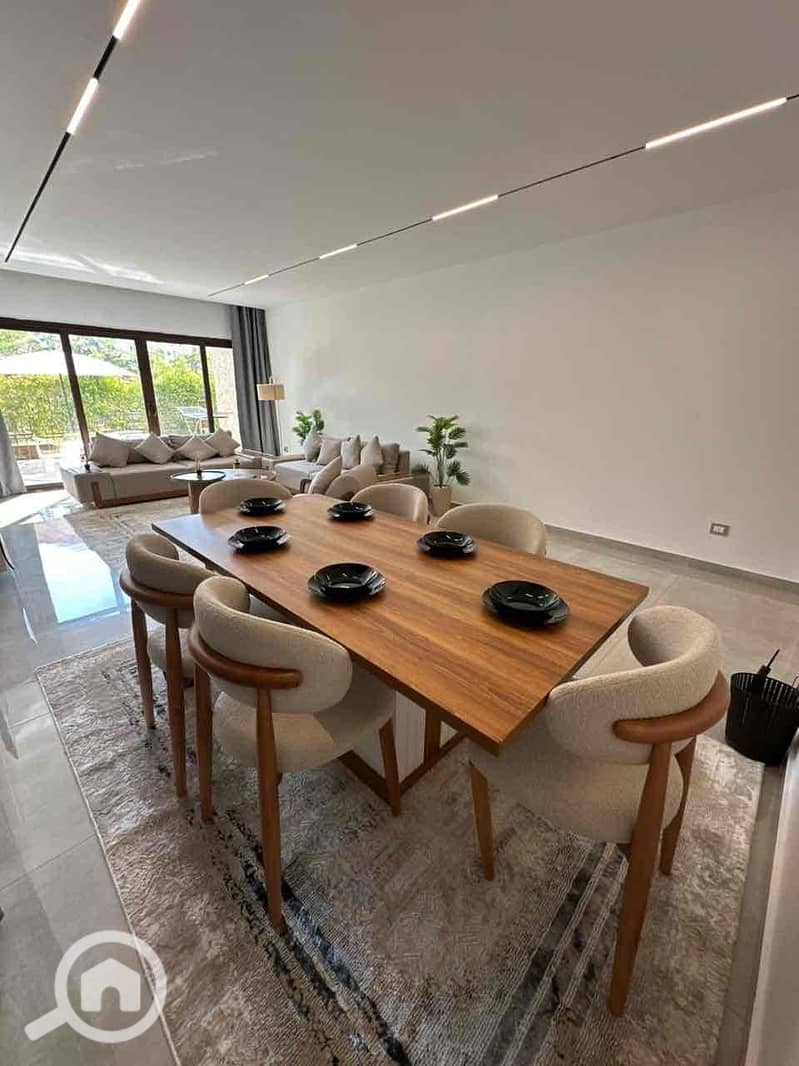 4 14037bb2-6dbd-4c07-a5b7-7e40c49481fc. jpg