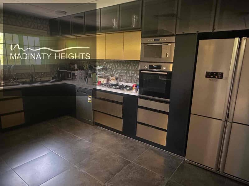 4 c96afc10-3b30-4298-abcb-0d4e34191a25. jpg