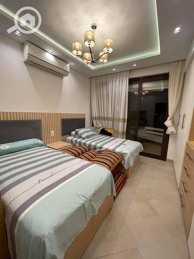 4 photo_5902249195123887249_y. jpg