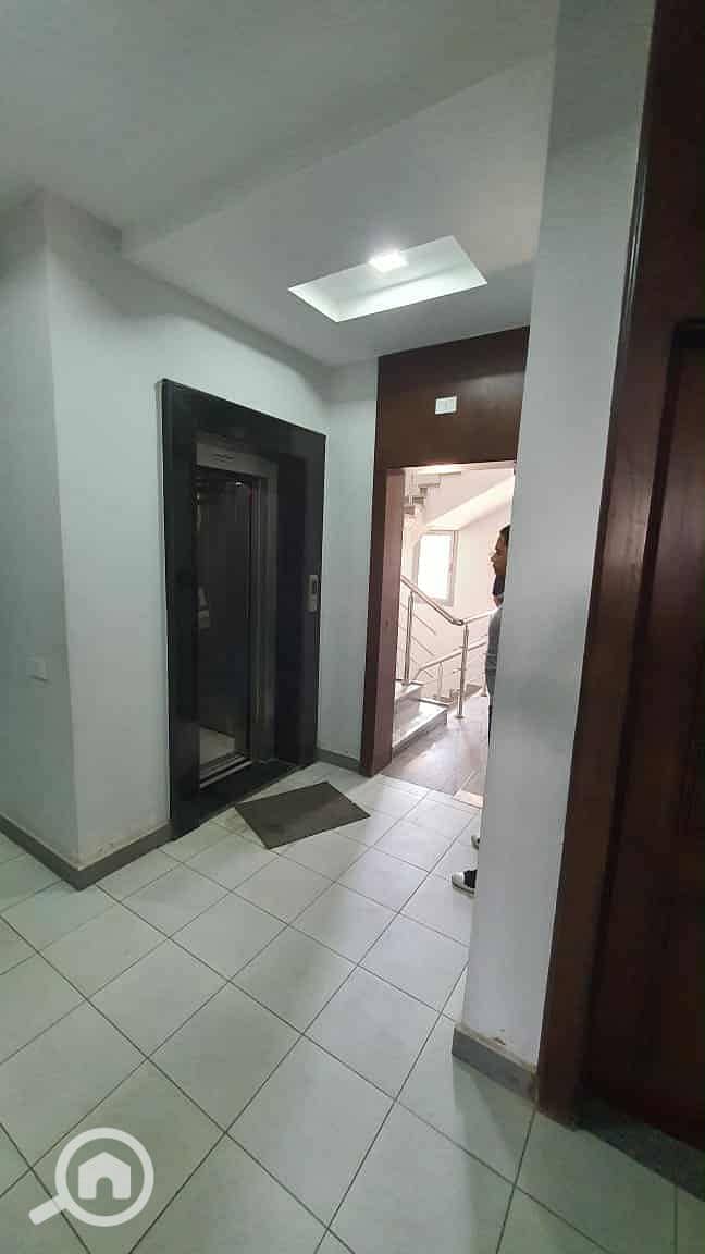 7 2890df7a-13e3-40a3-a7f8-00a56c94fcb7. jpg