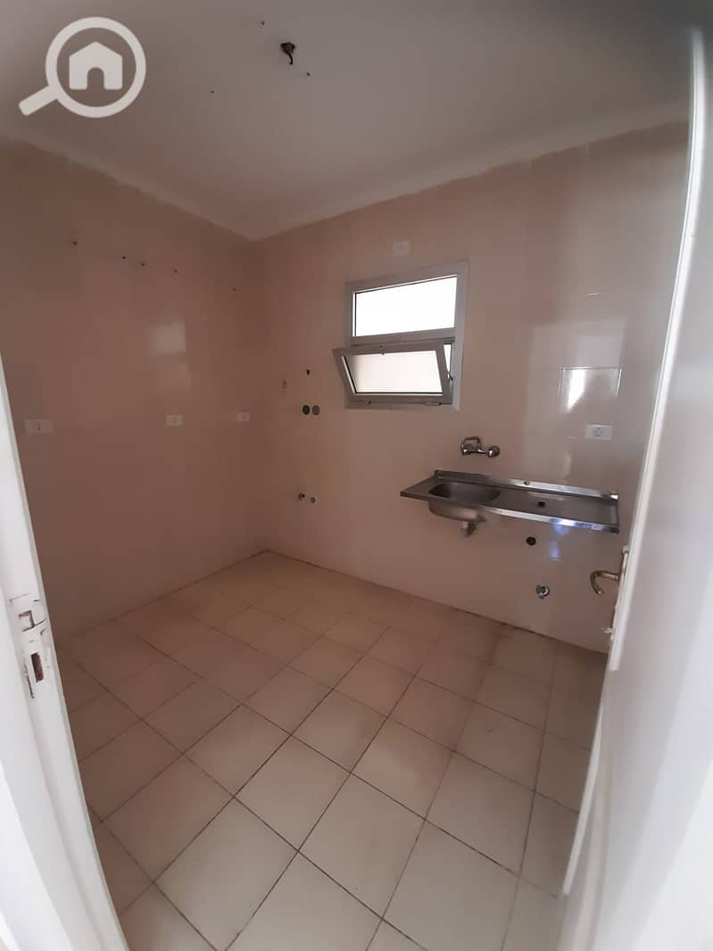 5 645f6d4b-9356-4a21-a502-cf26558cfb73. jpg