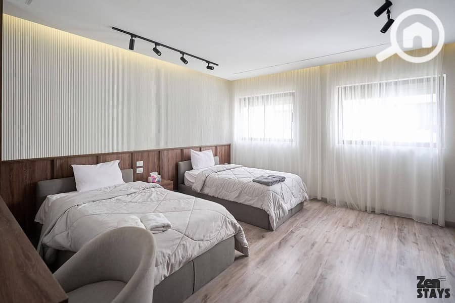 7 ec572269-69fd-425c-b2e1-a0e716aa95d9. jpg