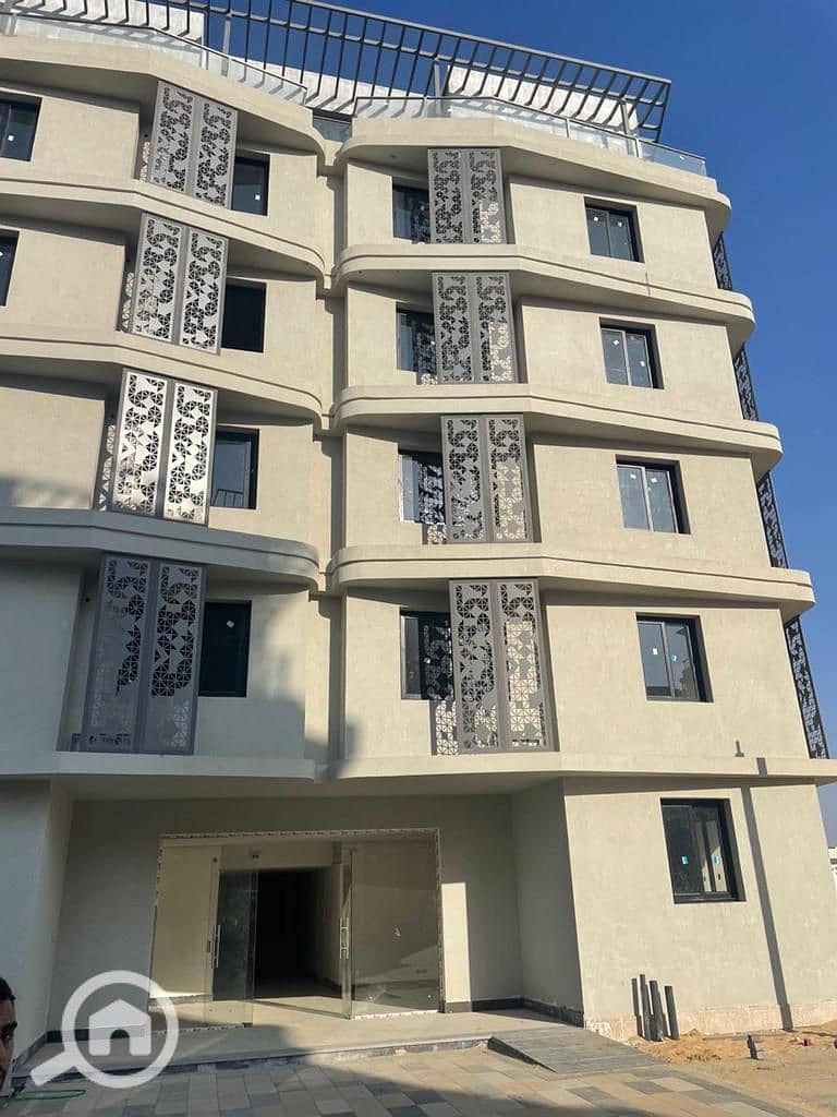 8 photo_6041665895136346952_y. jpg