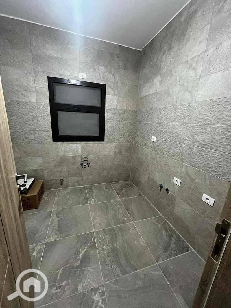 3 4c365762-9893-42f0-97ee-c9a0a6c3eb7a. jpg