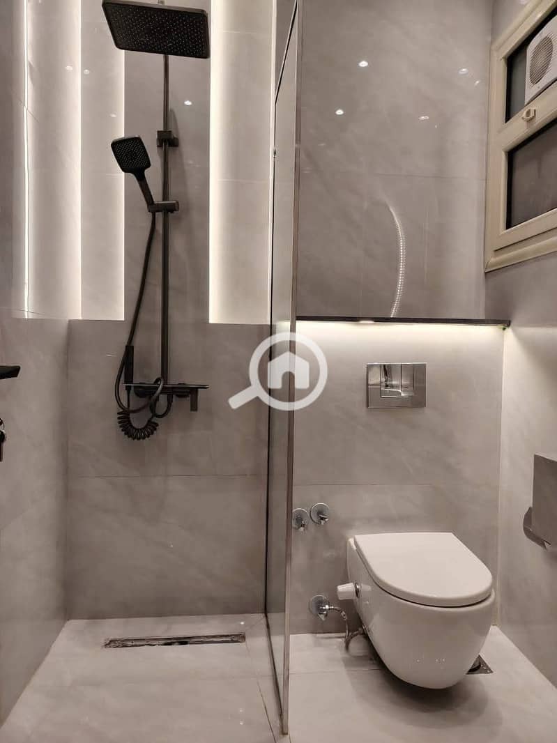 10 1834f3b8-fb8b-42ef-9efc-01635d6c674d. jpg