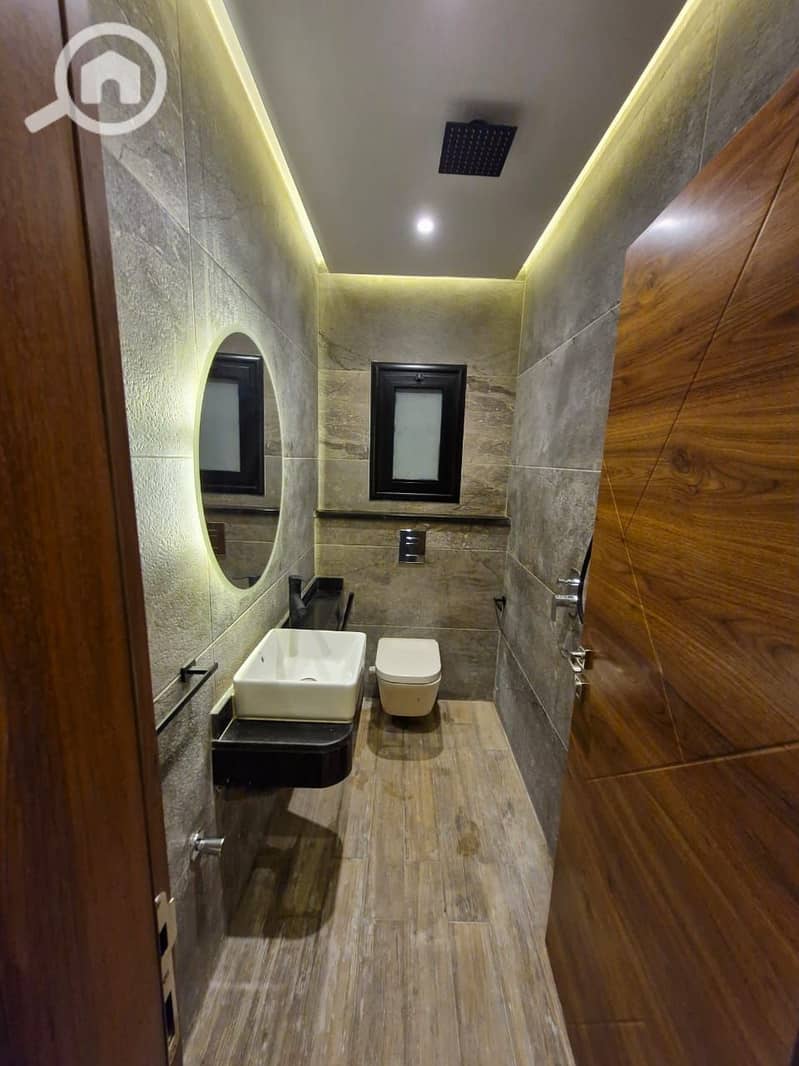 10 dba496f2-035f-4d5f-8e4f-92c82e3ec2b9. jpg