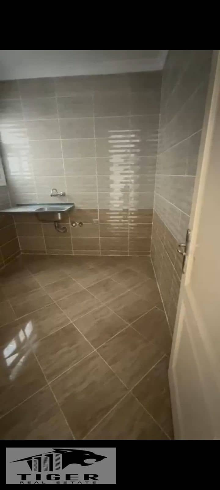 8 171c85be-3930-4838-ada6-d5a7690b57e5-1_all_33737. png