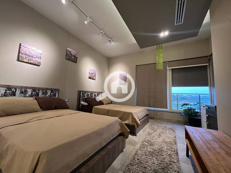 4 2ea70f24-a252-4c46-92ff-002f8cc28020. jpeg