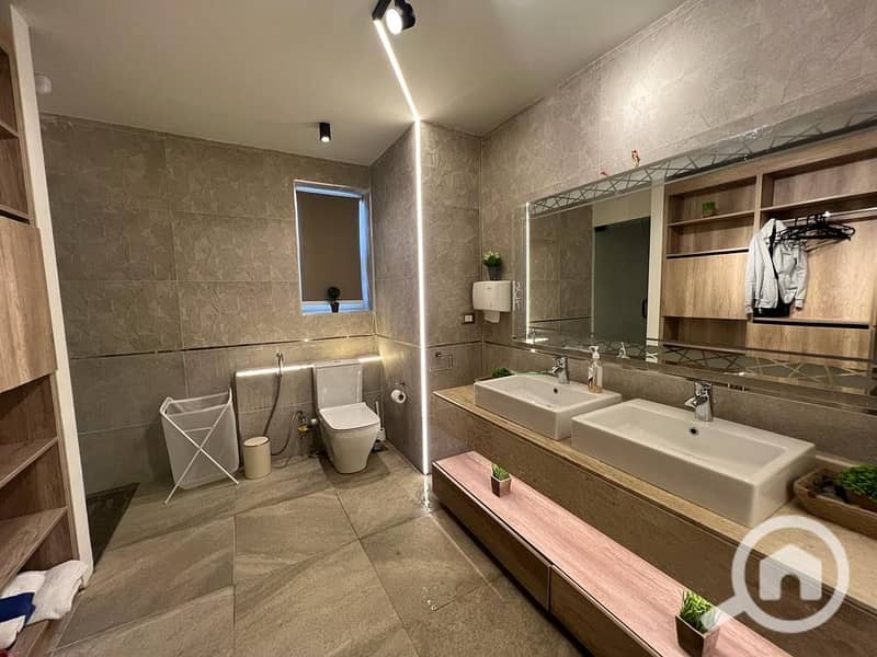 8 e04d00cd-392f-4280-9bd2-d089d8c61bbf. jpeg