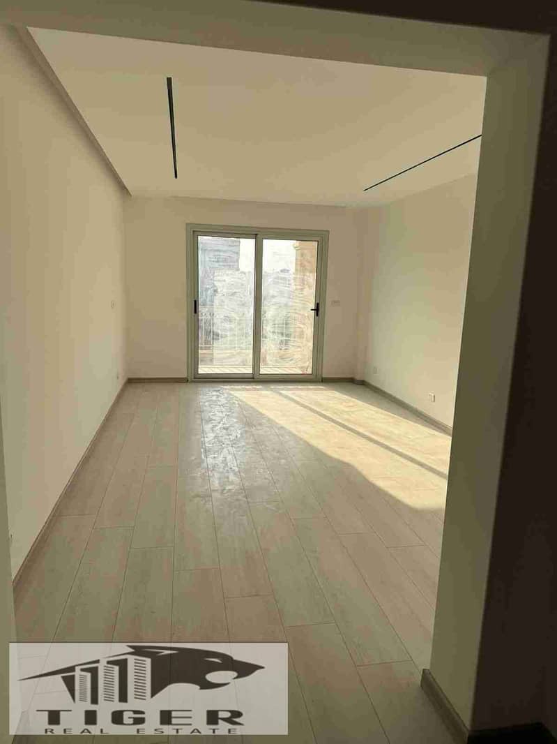 1000382880. jpg 1000382880. jpg