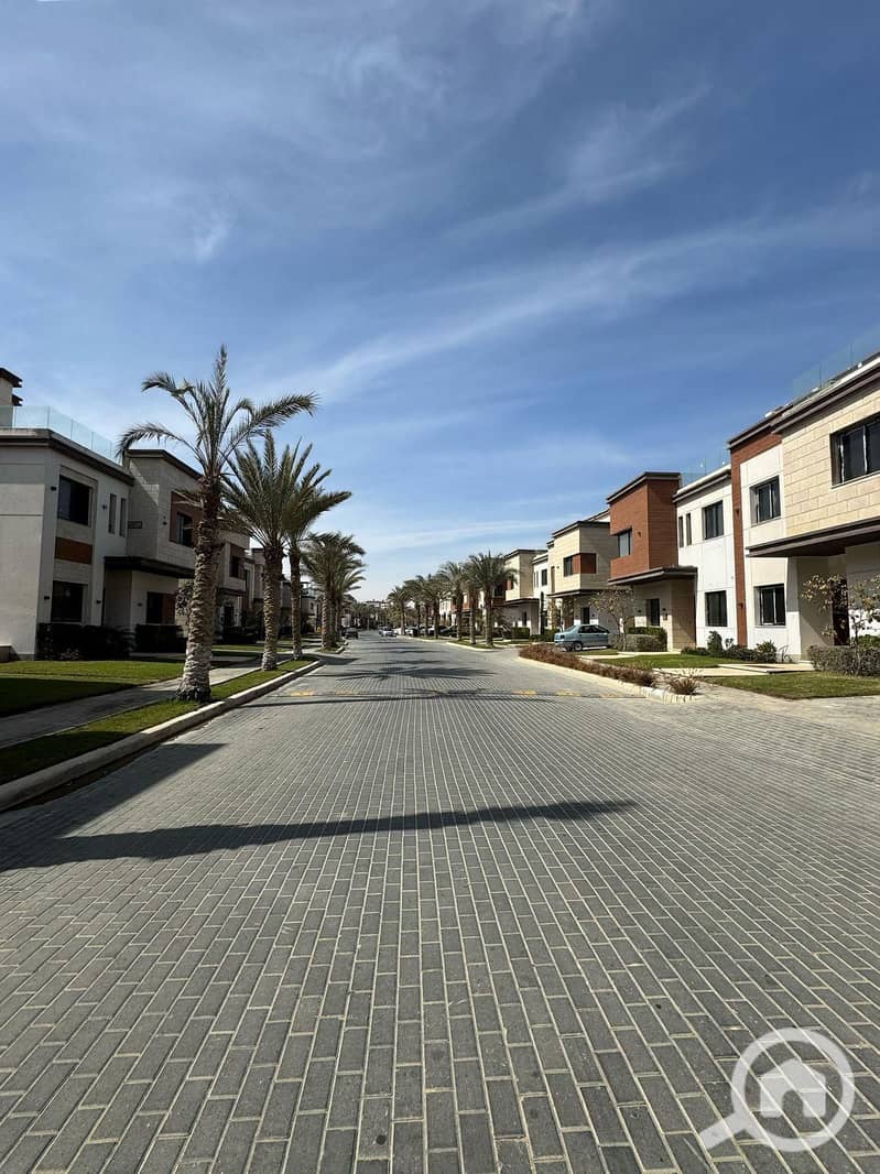 8 caf8ef34-d03c-4489-8d84-0e3251c1b33d. jpg