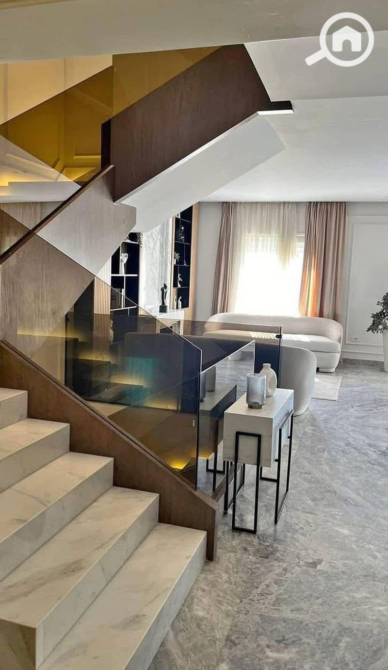 10 90efc76f-5746-4bb3-8e71-be52cad1a78b. jpg