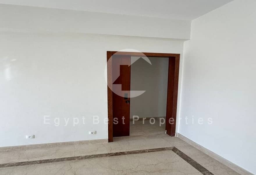 6 032858db-b15c-42f1-bd35-4bf97975ff36. jpg