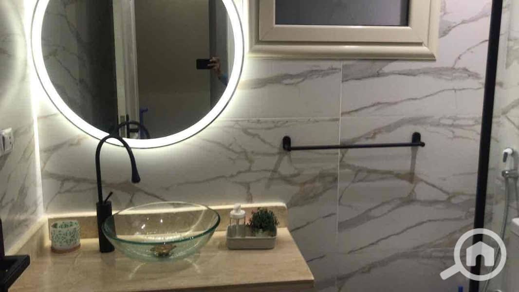 8 79707ebb-dbb4-448b-b681-80e285d606da. jpg