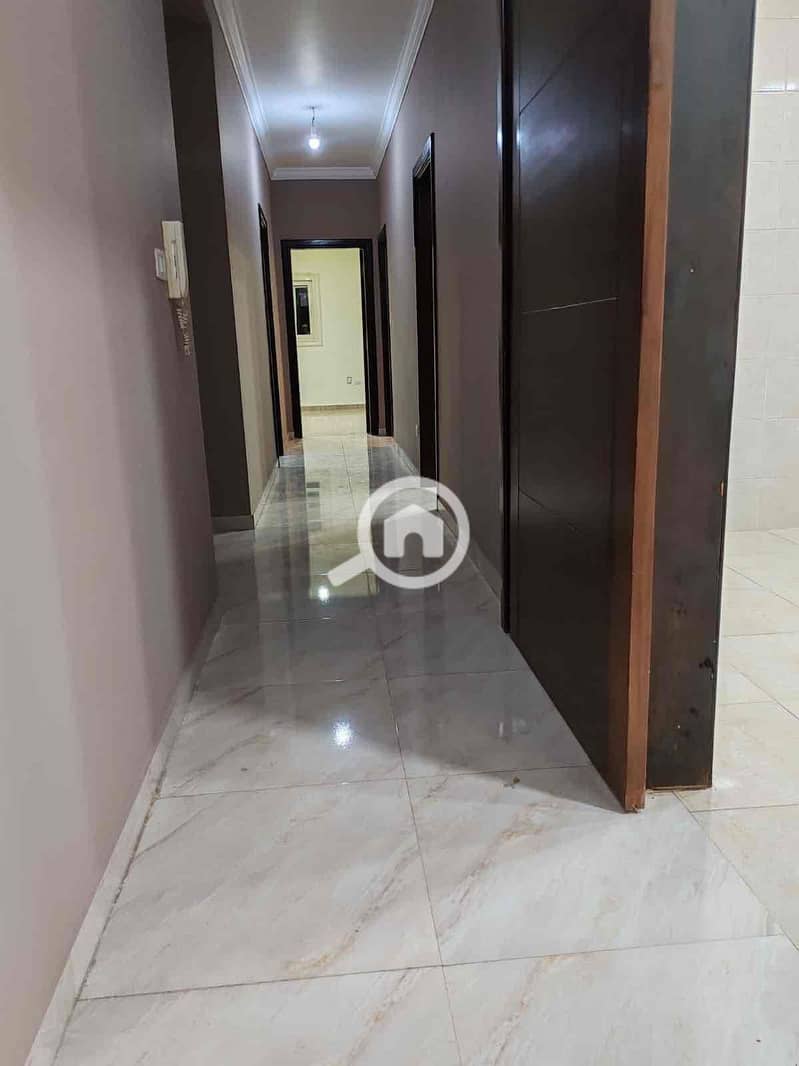 8 b50bd855-9e24-490e-a988-19fde44747d8. jpg