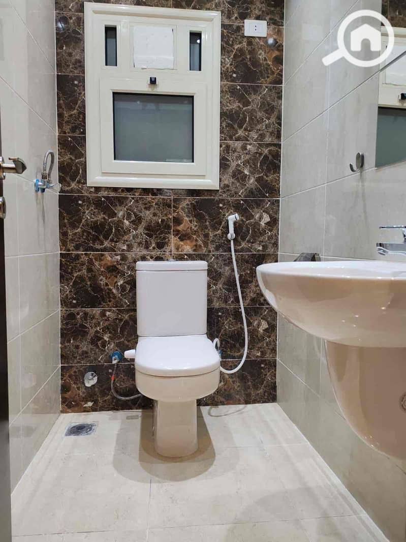 9 c04425e3-5992-4deb-8111-04ca35fa7291. jpg