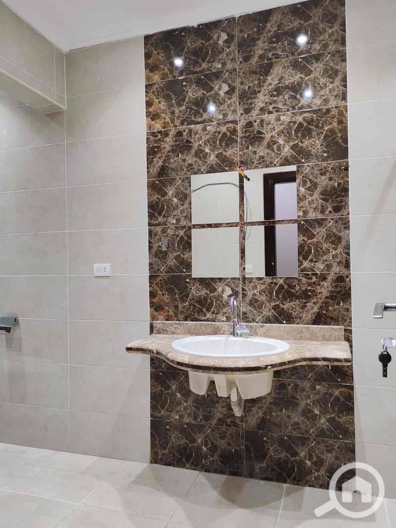 22 efa8739a-6dfc-4200-bb7a-46e7af0badd1. jpg