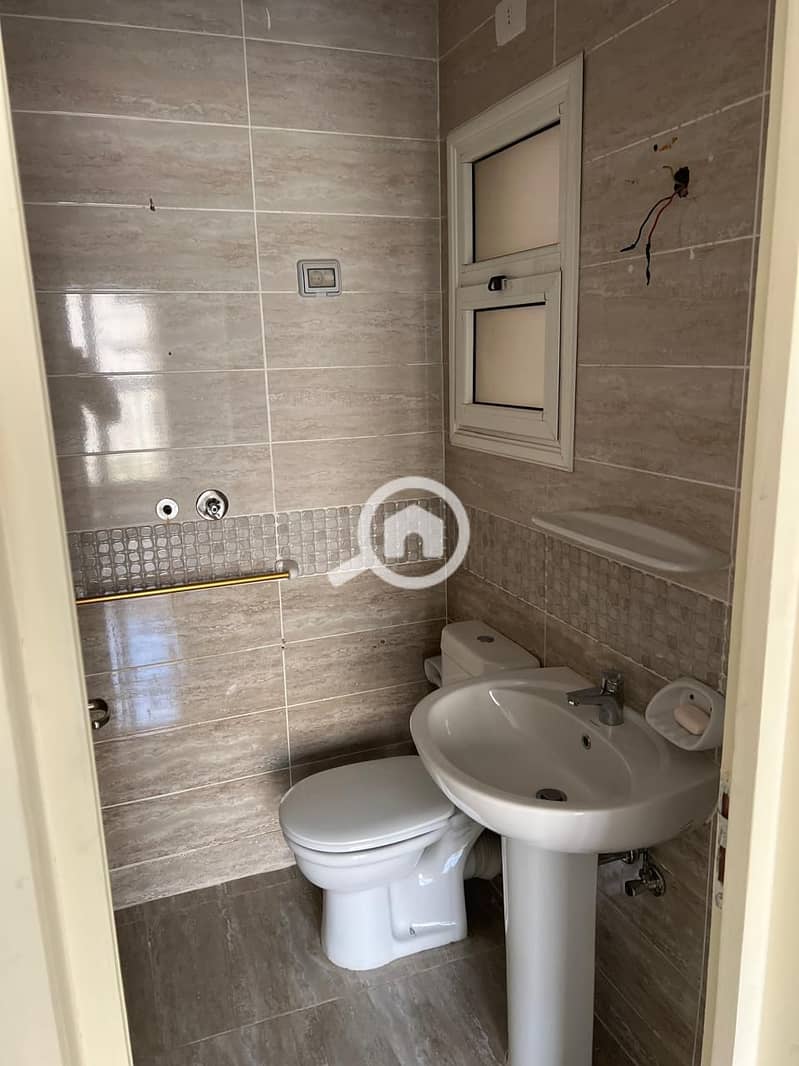 12 49324a9e-f41d-45dd-aad5-0c1d70296f4e. jpeg