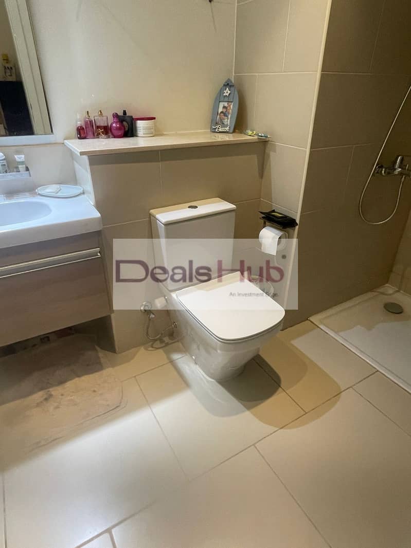 12 b75df51f-a010-4e33-baae-11a524727a97. jpg