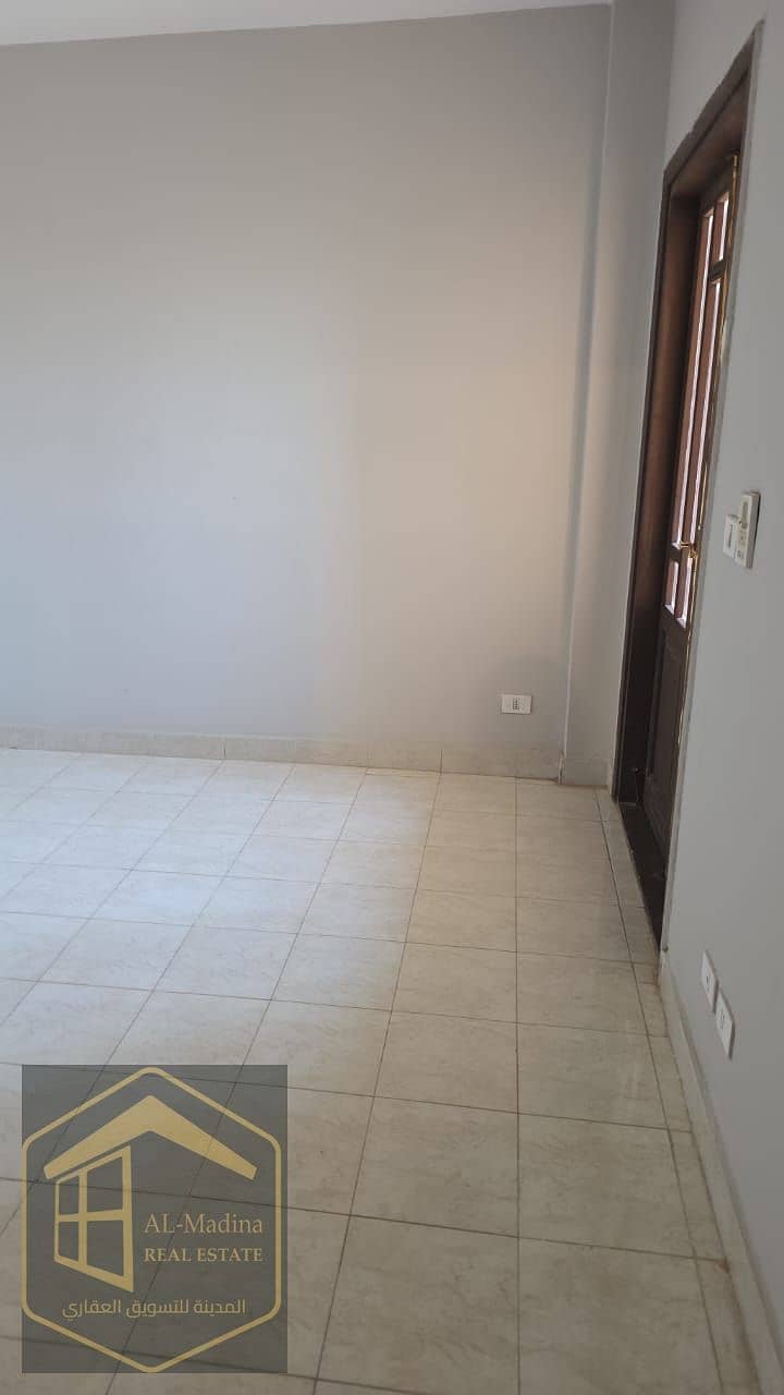 2 7049bcd2-17ff-4d87-a949-47e43a263cea. jpg