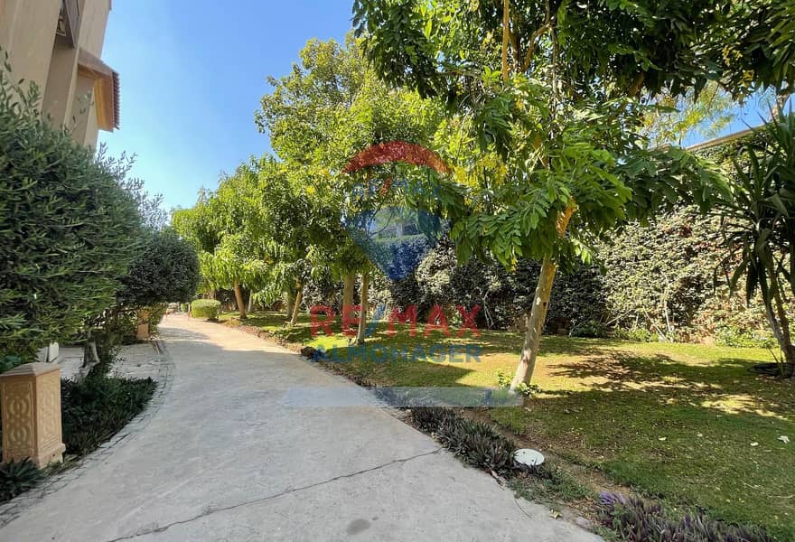 10 93b2349b-cf0f-4ec6-8de6-d4303a2b2a64. jpg